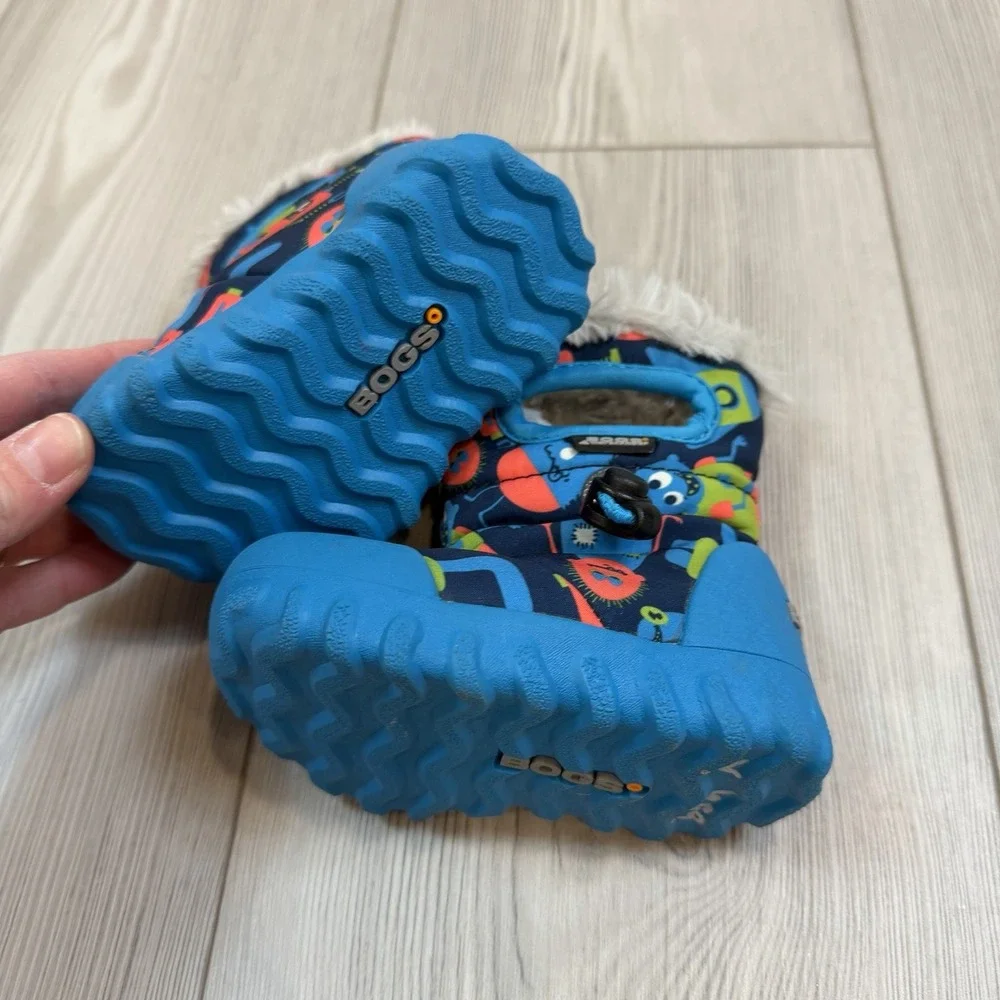 Bogs B-Moc Snow Robots Infant Toddler Size 4‎ Winter Boots, Blue Multi Pull On